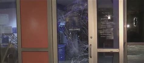 18 men broke into USPS office in Loop overnight